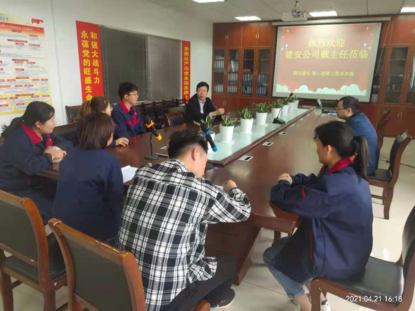 第一建筑工程事業(yè)部舉辦專業(yè)技術(shù)交流會(huì)暨導(dǎo)師帶徒簽約儀式