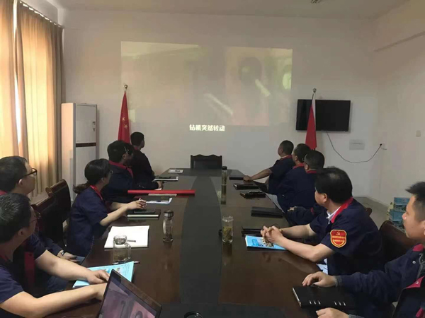 第二建筑工程事業(yè)部召開“強(qiáng)化意識、防控風(fēng)險(xiǎn)”動(dòng)員會(huì)